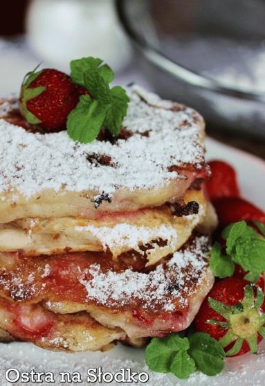 Zdjęcie - Pancakes z truskawkami – bez laktozy - Przepisy kulinarne ze zdjęciami