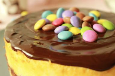 Zdjęcie - Sernik na kakaowym spodzie z czekoladą - Przepisy kulinarne ze zdjęciami