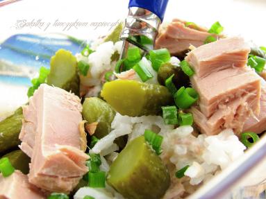 Zdjęcie - Sałatka z tuńczykiem - Przepisy kulinarne ze zdjęciami