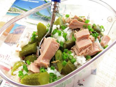 Zdjęcie - Sałatka z tuńczykiem - Przepisy kulinarne ze zdjęciami