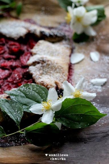 Zdjęcie - Pełnoziarniste galette  z truskawkami - Przepisy kulinarne ze zdjęciami
