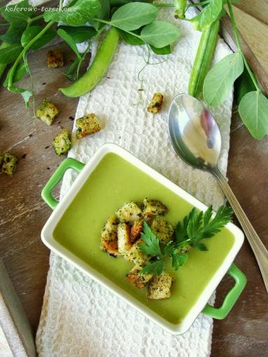Zdjęcie - Krem z zielonego groszku z grzankami - Przepisy kulinarne ze zdjęciami