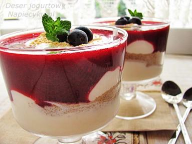 Zdjęcie - Deser jogurtowy z musem owocowym - Przepisy kulinarne ze zdjęciami