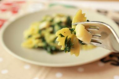 Zdjęcie - Farfalle ze szpinakiem i serem blue - Przepisy kulinarne ze zdjęciami