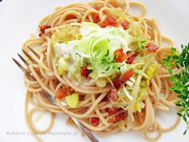 Zdjęcie - Spaghetti z porem i sosem z mozzarelli - Przepisy kulinarne ze zdjęciami