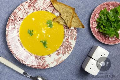 Zdjęcie - Zupa z żółtej papryki i soku jabłkowego - Przepisy kulinarne ze zdjęciami
