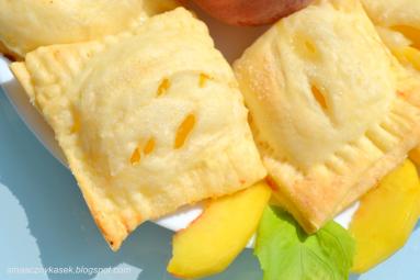 Zdjęcie - Ciastka francuskie z ricottą i brzoskwiniami - Przepisy kulinarne ze zdjęciami