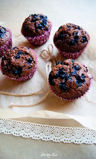 Zdjęcie - Muffiny czekoladowe z jagodami - Przepisy kulinarne ze zdjęciami