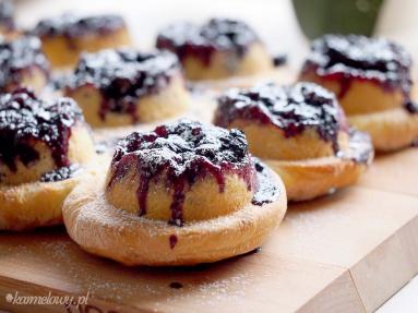 Zdjęcie - Odwrócone ślimaczki jagodowe / Upside down blueberry rolls - Przepisy kulinarne ze zdjęciami