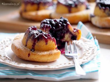Zdjęcie - Odwrócone ślimaczki jagodowe / Upside down blueberry rolls - Przepisy kulinarne ze zdjęciami