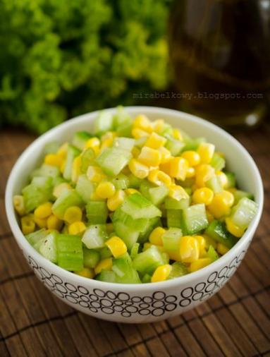 Zdjęcie - Przysmak z kukurydzy i ogórka - Przepisy kulinarne ze zdjęciami