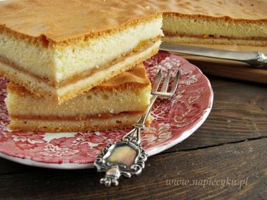 Zdjęcie - Lekkie ciasto z jabłkami - Przepisy kulinarne ze zdjęciami