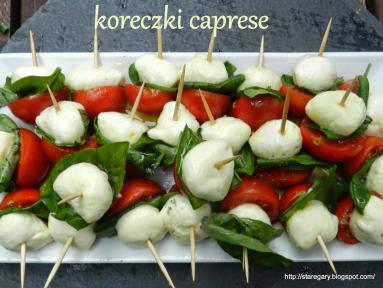 Zdjęcie - Pomidorki, mozzarella i bazylia - koreczki caprese - Przepisy kulinarne ze zdjęciami