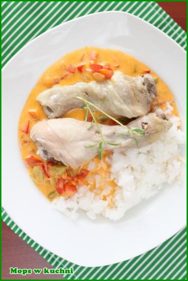 Zdjęcie - Pałki z kurczaka w sosie paprykowym - Przepisy kulinarne ze zdjęciami