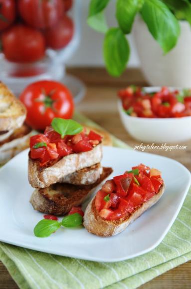 Zdjęcie - Grzanka z pomidorami, czyli bruchetta al pomodoro - Przepisy kulinarne ze zdjęciami