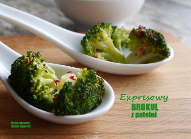 Zdjęcie - Expresowy brokul z patelni - Przepisy kulinarne ze zdjęciami