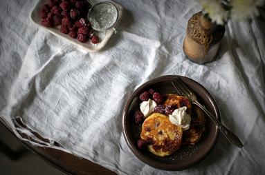 Zdjęcie - Placuszki z ricotty z malinami - Ricotta pancakes with raspberrries - Przepisy kulinarne ze zdjęciami