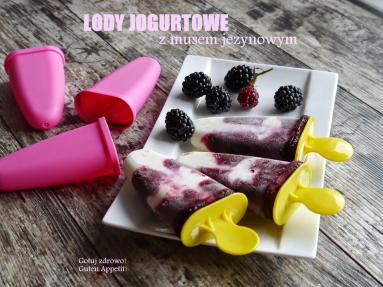 Zdjęcie - Lody jogurtowe z musem jezynowym - Przepisy kulinarne ze zdjęciami