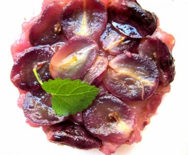 Zdjęcie - Mini tarta tatin  z winogronami - Przepisy kulinarne ze zdjęciami