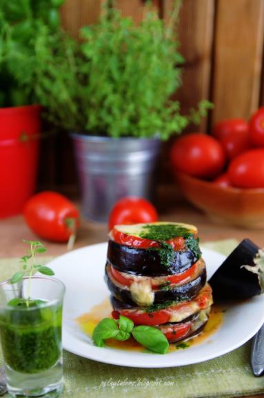 Zdjęcie - Bakłażan zapiekany z pomidorem i mozzarellą - Przepisy kulinarne ze zdjęciami