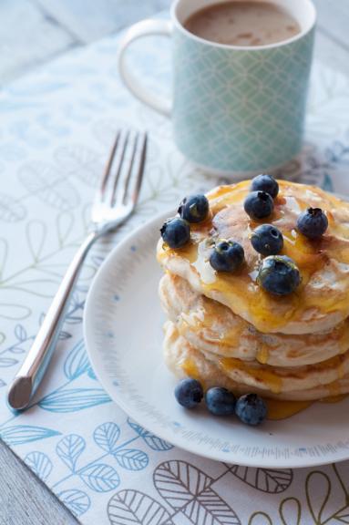 Zdjęcie - Plasuszki z borówkami (blackberry pancakes) - Przepisy kulinarne ze zdjęciami