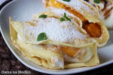 Zdjęcie - Naleśniki o smaku sernika brzoskwiniowego - Przepisy kulinarne ze zdjęciami