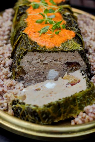 Zdjęcie - Pieczeń wieprzowa z figami i kozim serem - Przepisy kulinarne ze zdjęciami