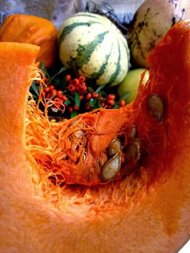 Zdjęcie - Dynia pieczona z czosnkiem i rozmarynem - Przepisy kulinarne ze zdjęciami