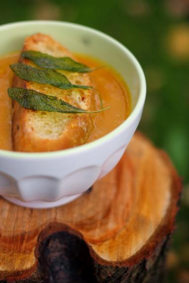 Zdjęcie - Najlepsza zupa dyniowa z grzankami - Przepisy kulinarne ze zdjęciami