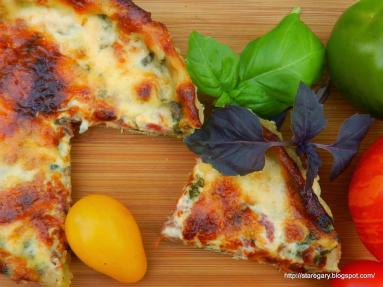 Zdjęcie - Placek pomidorowo serowy z bazylią - Przepisy kulinarne ze zdjęciami