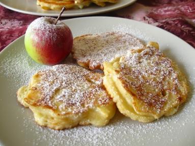 Zdjęcie - Placki z jabłkami - Przepisy kulinarne ze zdjęciami