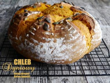Zdjęcie - Chleb dyniowy na drożdżach z pestkami - Przepisy kulinarne ze zdjęciami