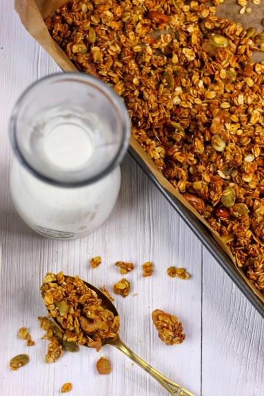 Zdjęcie - Dyniowa granola - Przepisy kulinarne ze zdjęciami
