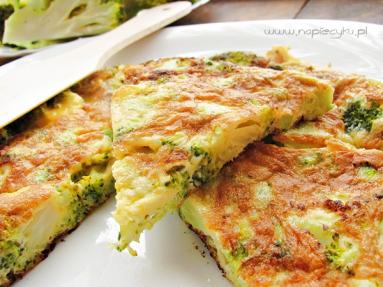Zdjęcie - Omlet z brokułami - Przepisy kulinarne ze zdjęciami