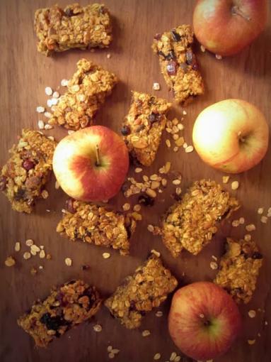 Zdjęcie - Kasztanowe batoniki musli  z jabłkiem - Przepisy kulinarne ze zdjęciami