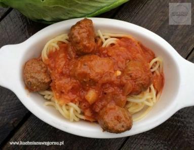 Zdjęcie - Spaghetti z sosem i kuleczkami z mięsa - Przepisy kulinarne ze zdjęciami