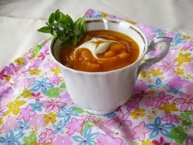 Zdjęcie - Gęsta zupa krem z dyni i pomidorów - Przepisy kulinarne ze zdjęciami