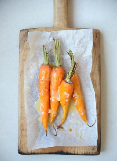 Zdjęcie - Warzywniak #3: Miodowe młode marchewki w sosie beurre blanc - Przepisy kulinarne ze zdjęciami