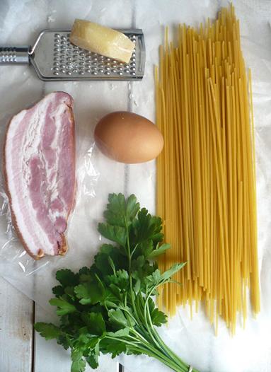 Zdjęcie - Tydzień z 5 składnikami #1: Spaghetti carbonara - Przepisy kulinarne ze zdjęciami