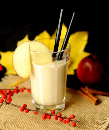 Zdjęcie - Jesienny koktajl z pieczonych jabłek - Przepisy kulinarne ze zdjęciami