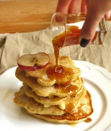 Zdjęcie - Śniadanie do łóżka #70: Placuszki z jabłkiem i imbirem - Przepisy kulinarne ze zdjęciami