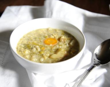 Zdjęcie - Zupa wiosenna z lanymi kluseczkami - Przepisy kulinarne ze zdjęciami