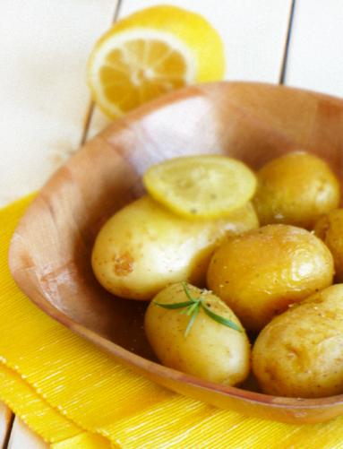 Zdjęcie - Młode ziemniaki na trzy sposoby - Przepisy kulinarne ze zdjęciami