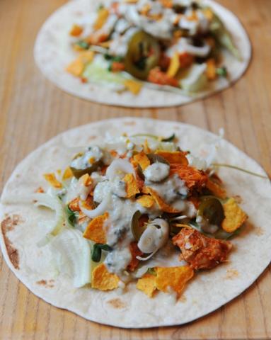 Zdjęcie - Tydzień z kurczakiem #3: Tacos z kurczakiem i sosem z sera blue - Przepisy kulinarne ze zdjęciami