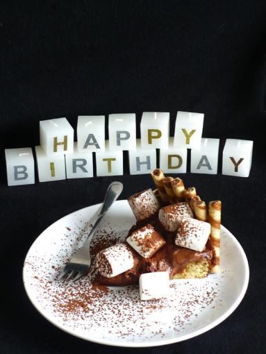 Zdjęcie - Słodka sobota #43: Szybki urodzinowy tort z musem czekoladowym - Przepisy kulinarne ze zdjęciami
