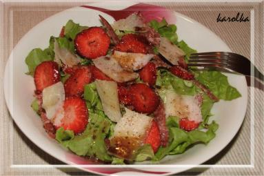 ZdjÄcie - Salatka z truskawek - Przepisy kulinarne ze zdjÄciami