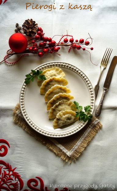 Zdjęcie - Pierogi z kaszą gryczaną i grzybami - Przepisy kulinarne ze zdjęciami