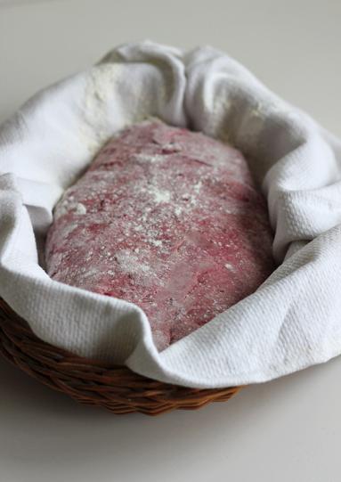 Zdjęcie - Chleb na zakwasie z karmelizowanymi burakami - Przepisy kulinarne ze zdjęciami