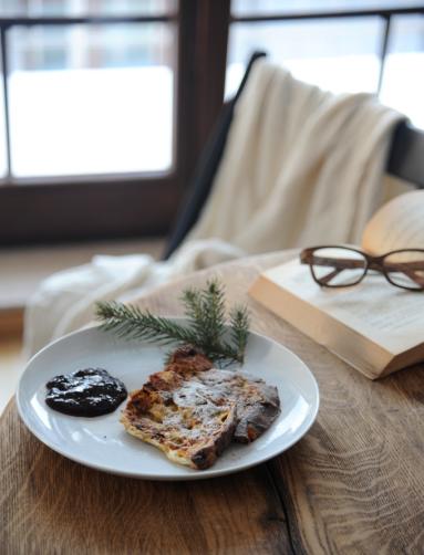 Zdjęcie - Śniadanie do łóżka #166: Tosty francuskie z Panettone z gorącymi powidłami - Przepisy kulinarne ze zdjęciami