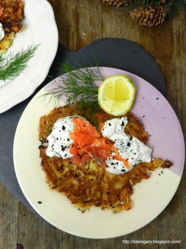 Zdjęcie - Placki kartoflane z łososiem - Przepisy kulinarne ze zdjęciami
